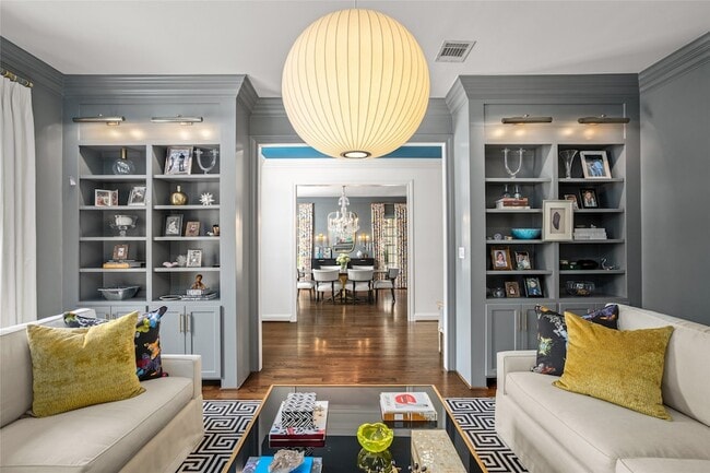 Building Photo - 5527 Briar Dr