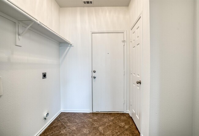 Building Photo - 9909 Delamere Dr