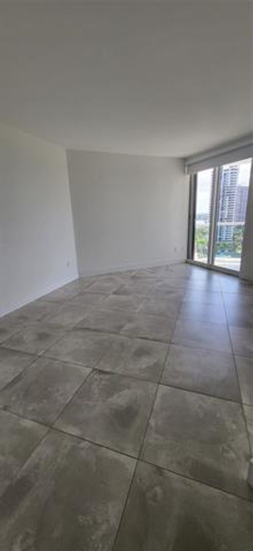 Building Photo - 2600 Island Blvd