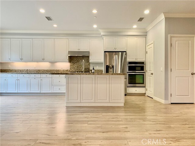 Building Photo - 81 Cipresso