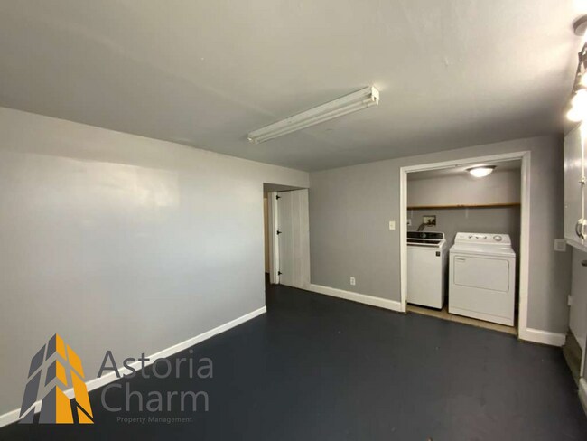 Building Photo - 3 Bedroom Home with Den and Fenced Yard in Quiet Neighborhood