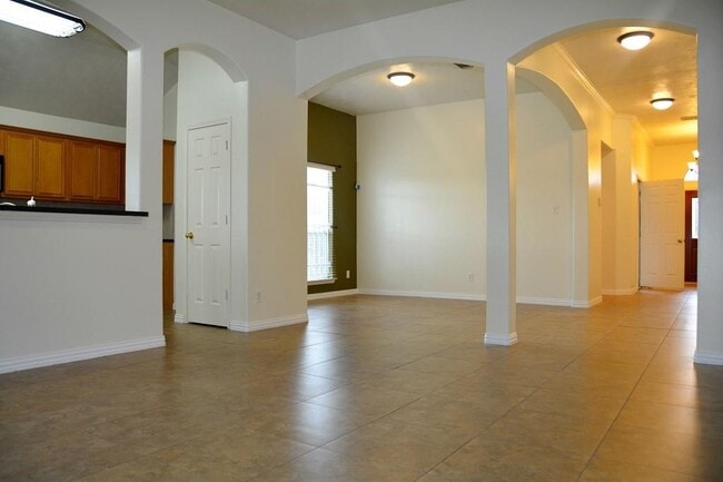 Building Photo - 8047 High Hollow Ln