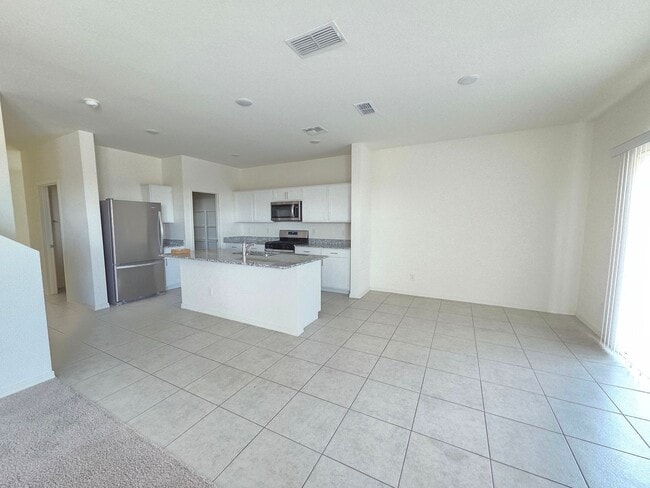 Building Photo - 20124 W Palo Verde Dr