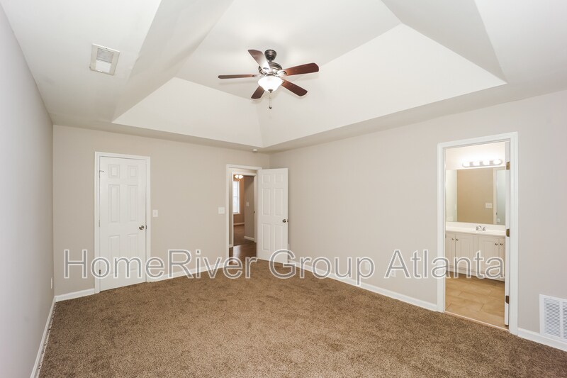 Building Photo - 2175 Lake Royale Dr