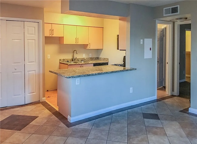 Building Photo - Unit 101