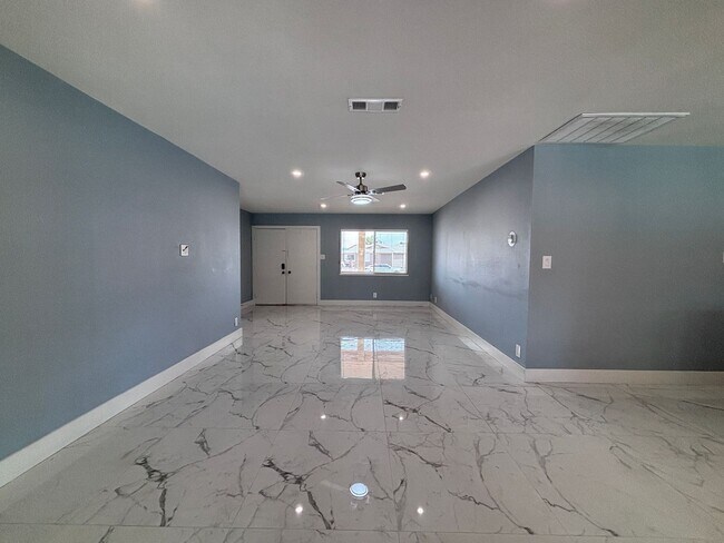 Building Photo - Spacious 4BR Single-Story with Pool, RV Parking & Large Lot Near Shopping & Dining