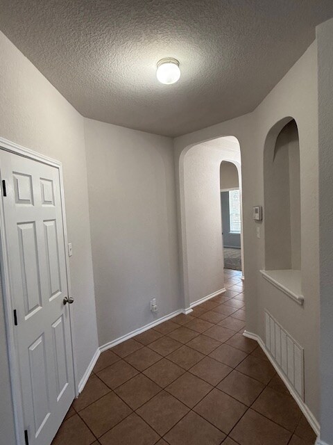 Building Photo - Room in House on Katherine Way