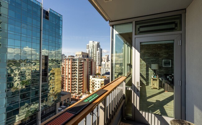 Building Photo - Live Above the Action — 14th-Floor ICON Condo with Petco Park Views