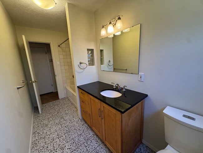 Building Photo - Northwest Living!