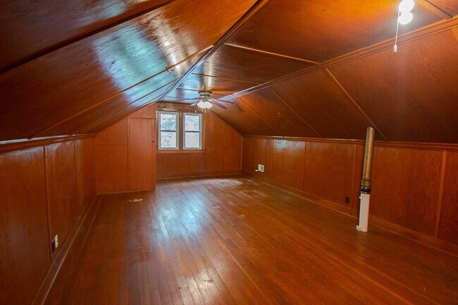 Building Photo - 610 Lyndale St