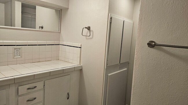Building Photo - Ruby Duplex