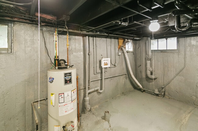 Building Photo - 1525 Burr Oak Rd