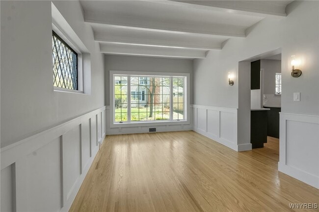 Building Photo - 305 Girard Ave
