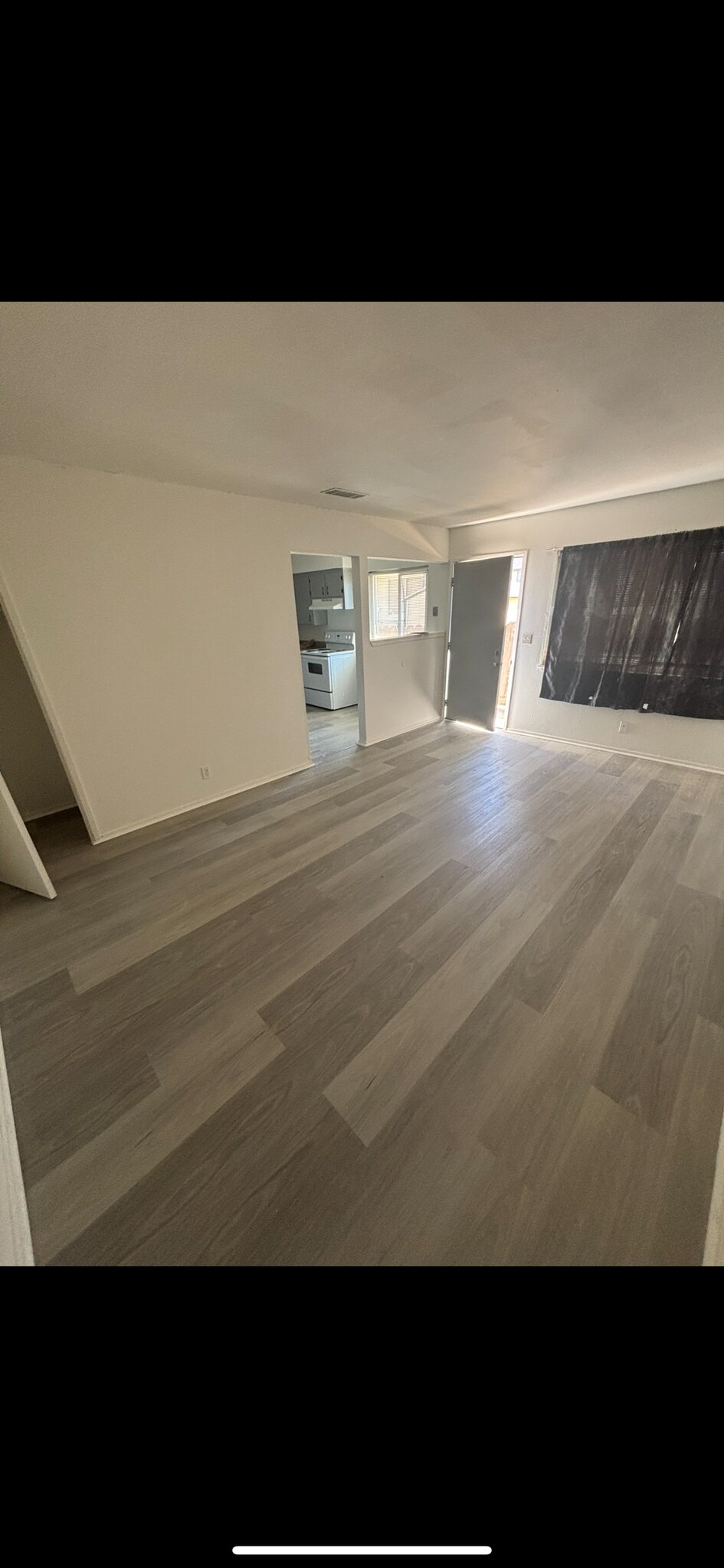 living room - 228 W 20th St