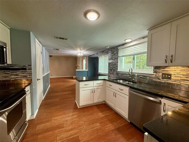 Building Photo - 3408 Ambleside Dr