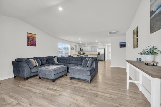 Building Photo - 116 Antler Crk Ln