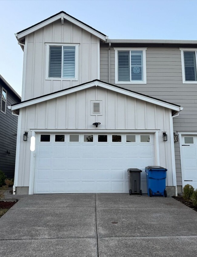 Building Photo - Beautiful Home with lots of upgrades.... A...