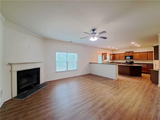 Building Photo - 867 Pine Ln
