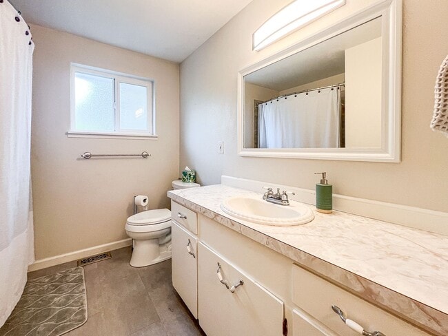Building Photo - 4Bd/1.5Ba Seattle House