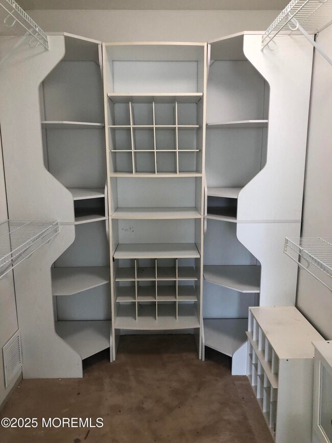 Building Photo - 683 Princess Ct