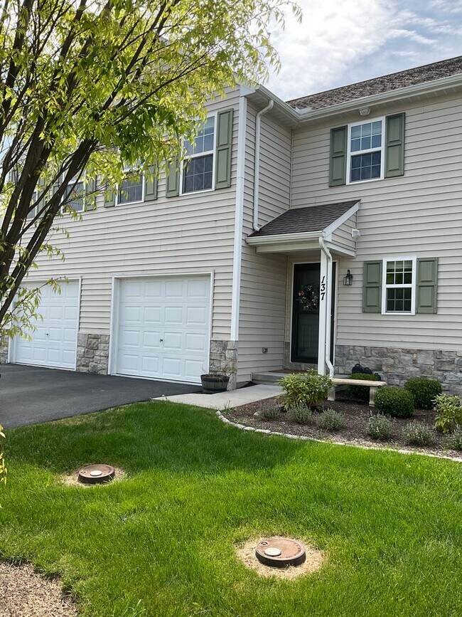 137 N. Village Circle Dr, Palmyra 137 N Village Cir Palmyra PA 17078