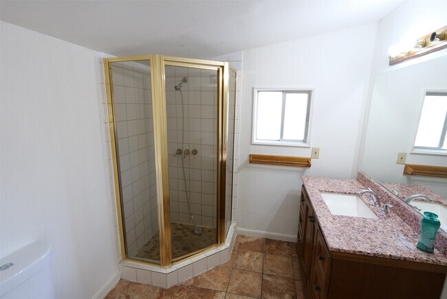 Building Photo - 5231 Beechnut St