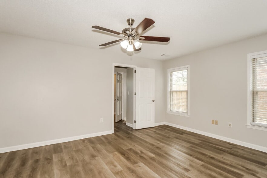 Building Photo - 7308 Schilling Cove E