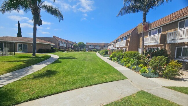 Building Photo - Gorgeous Remodeled 3bed 3bath 2 car garage...