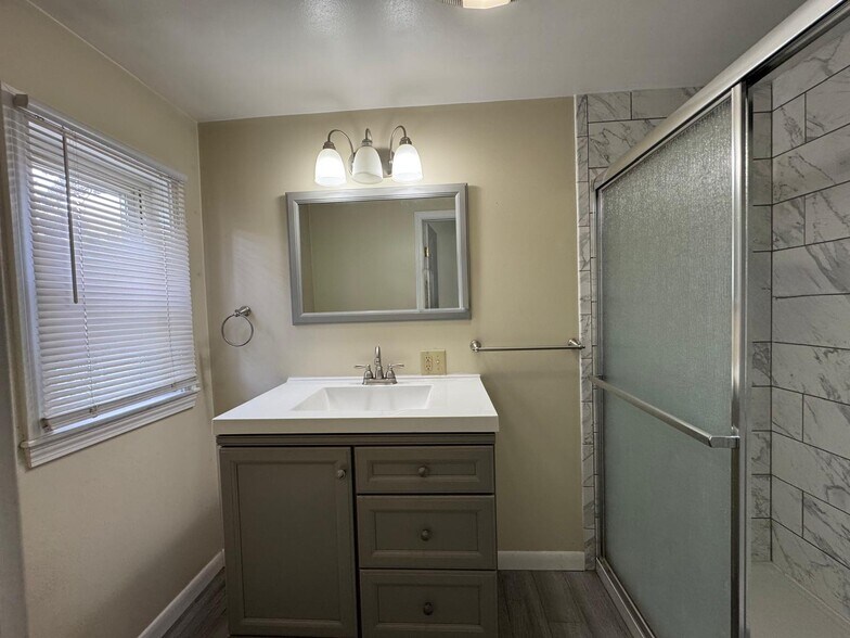 Building Photo - 14 Court St