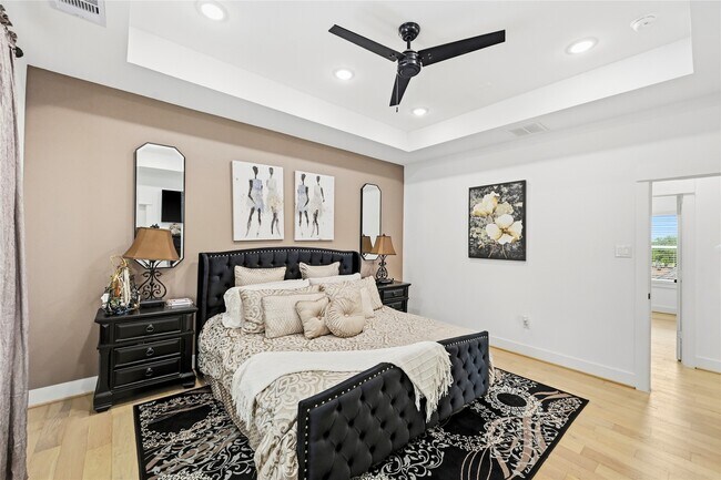 Building Photo - 2502 Tuam St