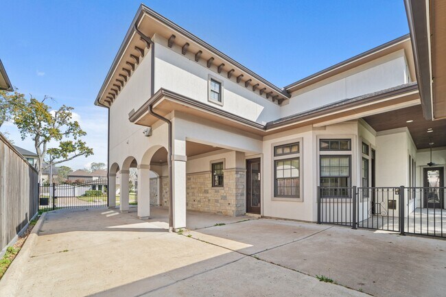 Building Photo - 5637 Overbrook Ln