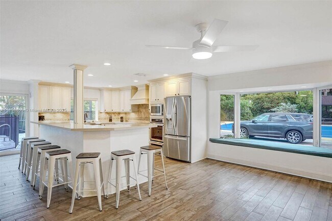 Building Photo - 2120 SW 28th Way