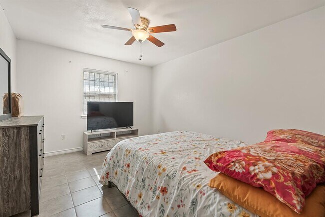 Building Photo - 1007 Arkansas Ave