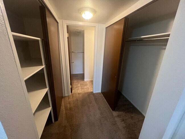 Building Photo - Spacious 2 bed/2 bath in Millcreek-**Move in Special-1/2 off first month**