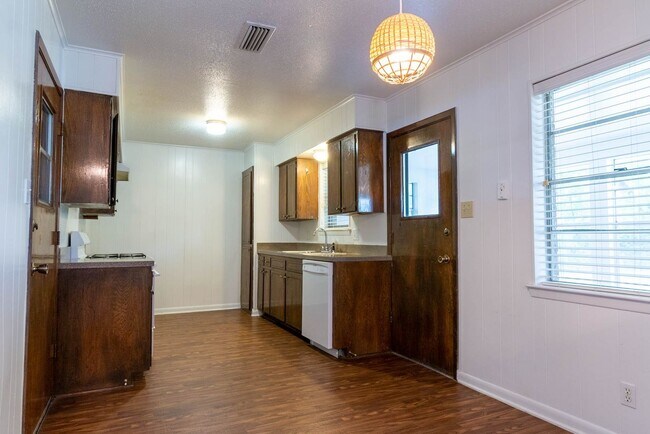 Building Photo - Great Home-Great Price!!!