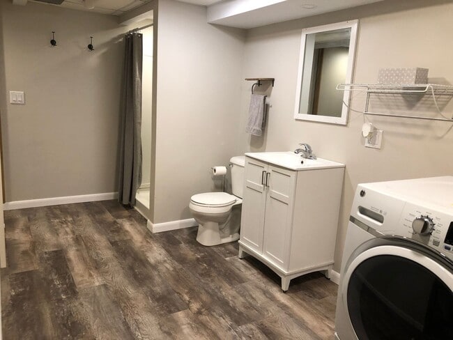 Building Photo - Updated throughout with new master suite!