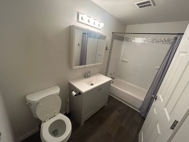 Building Photo - 1320 Summers Ln