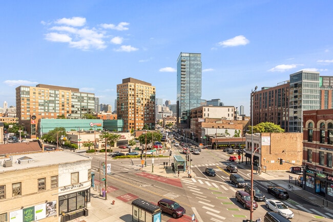 Building Photo - 805 N Milwaukee Ave