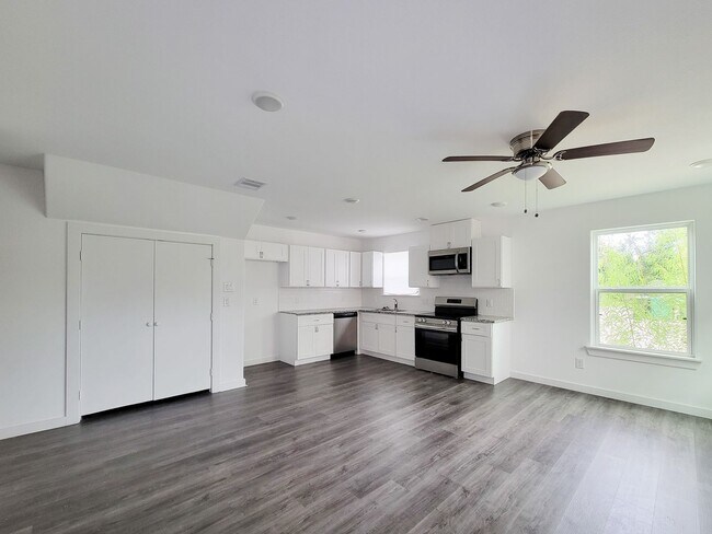Building Photo - This newly constructed 3-bedroom, 2-bathroom unit offers modern living with 1,150 sq ft of space....
