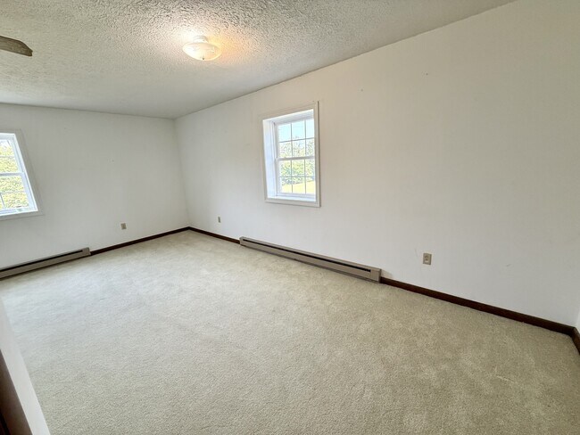Building Photo - 690 Floyd Switch Estesburg Rd