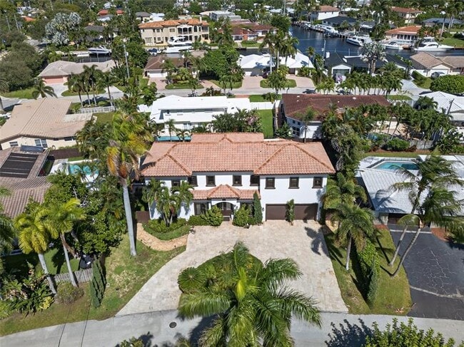 Building Photo - 2211 NE 43rd St