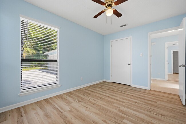 Building Photo - 349 Primrose Cir