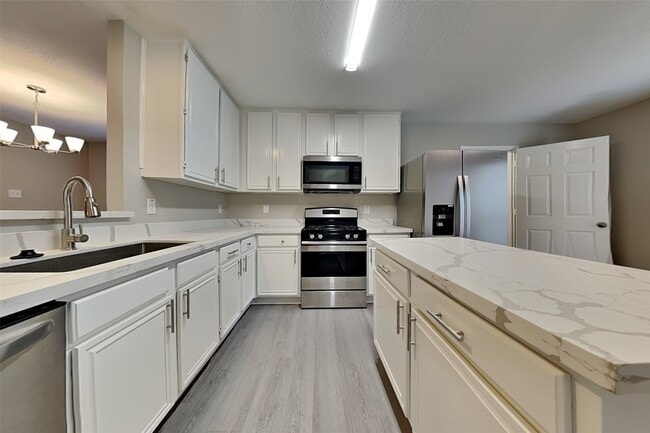 Building Photo - 31115 Perlican Dr