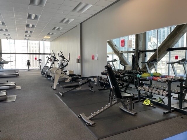 Building Photo - 8 E Randolph St