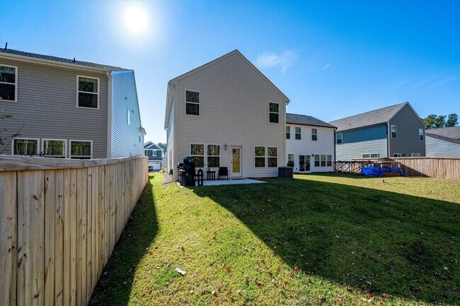 Building Photo - Beautiful 4 Bedroom Home with Office in Nexton