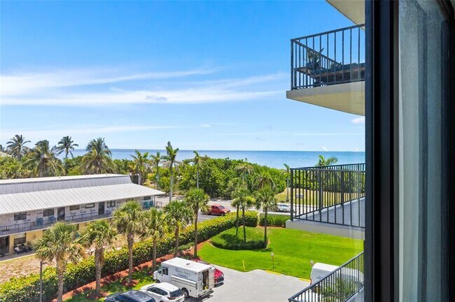 Building Photo - 801 S Ocean Dr