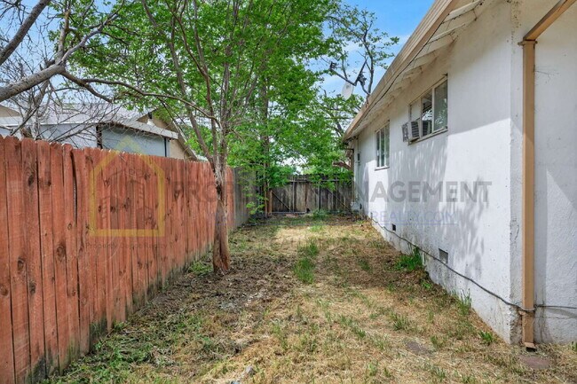 Building Photo - Charming 3-Bedroom Gem on Albatross Way - Cozy Living in Sacramento