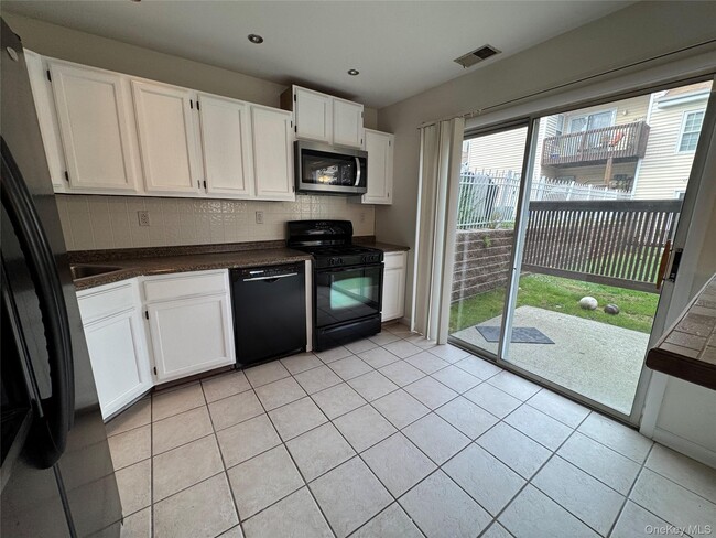 Building Photo - 2910 Whispering Hills Dr