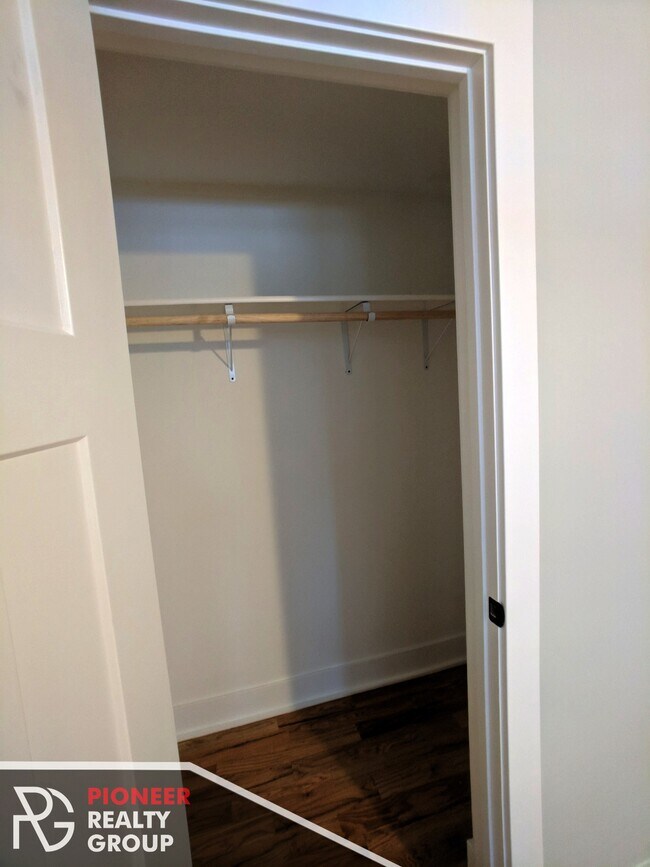 Building Photo - 4407 N Wolcott Ave