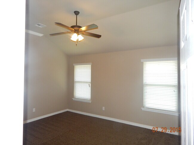 Building Photo - Charming 3 + Bedroom Home in The Grove + D...